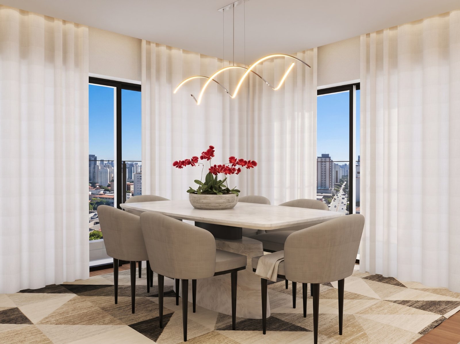 Sala de jantar da Casa Âmbar em ambiente claro com cortinas de linho e vista para a cidade
